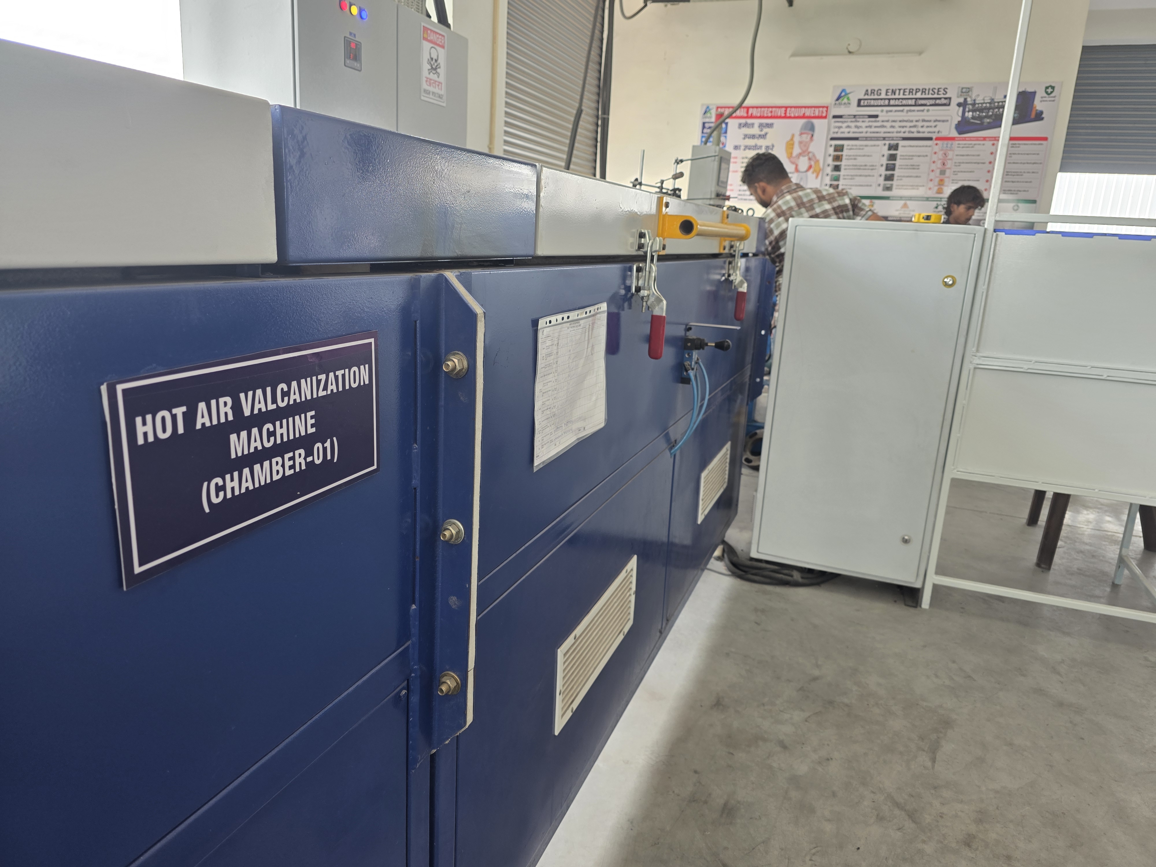 Hot air vulcanization machine